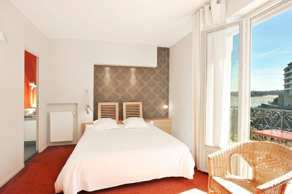 Фото Hotel De La Vallee