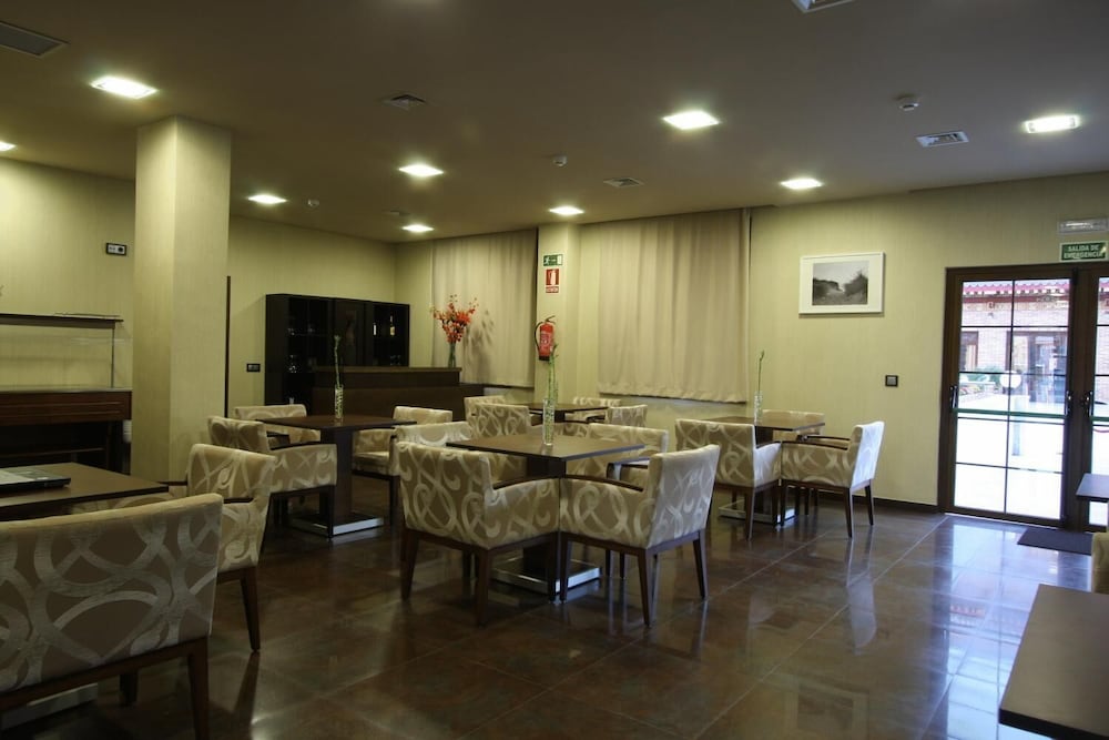 Фото Hotel Dinastía