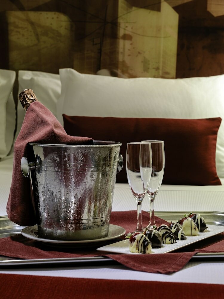 Фото Отель H10 Universitat