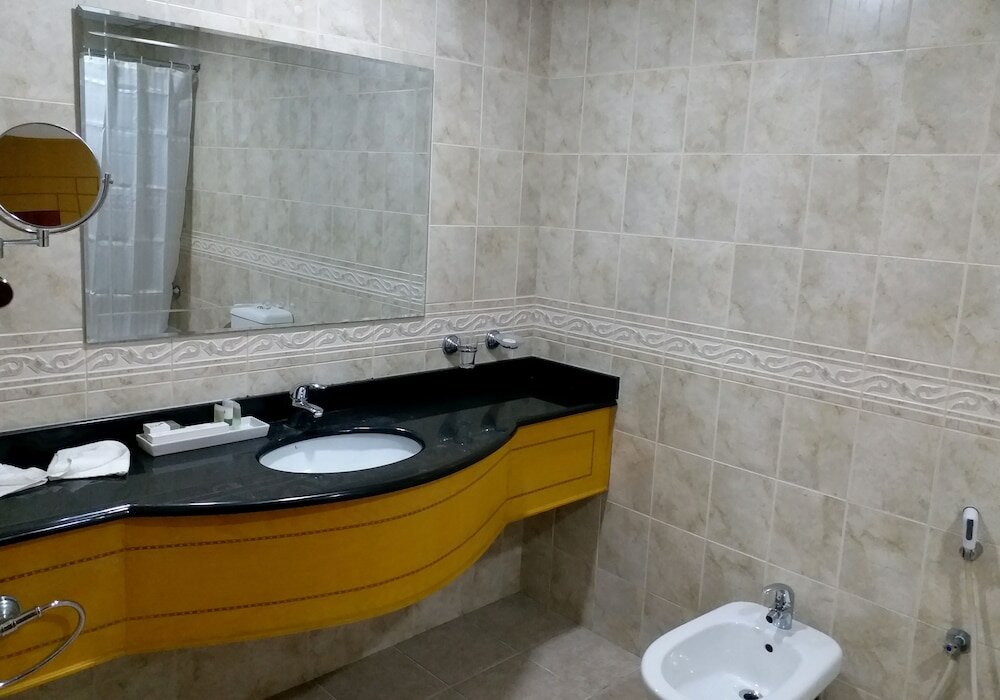 Фото Taj Plaza Hotel