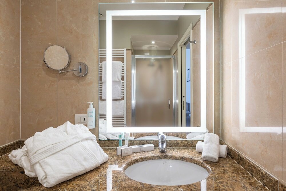 Фото Hotel Embassy