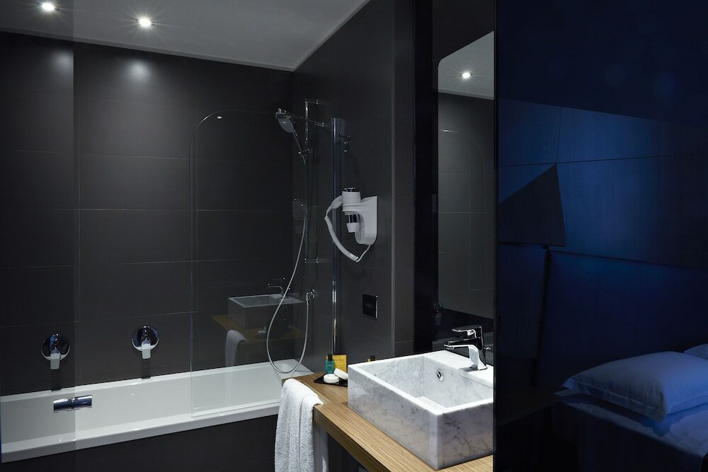 Фото Hotel The Building