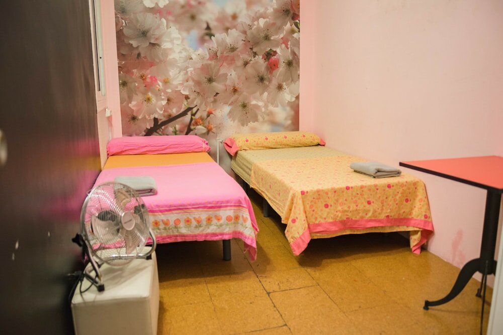 Фото Go Bcn Hostal Ideal Badal - Hostel
