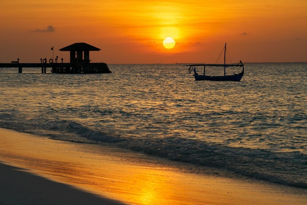 Фото The Barefoot Eco Hotel