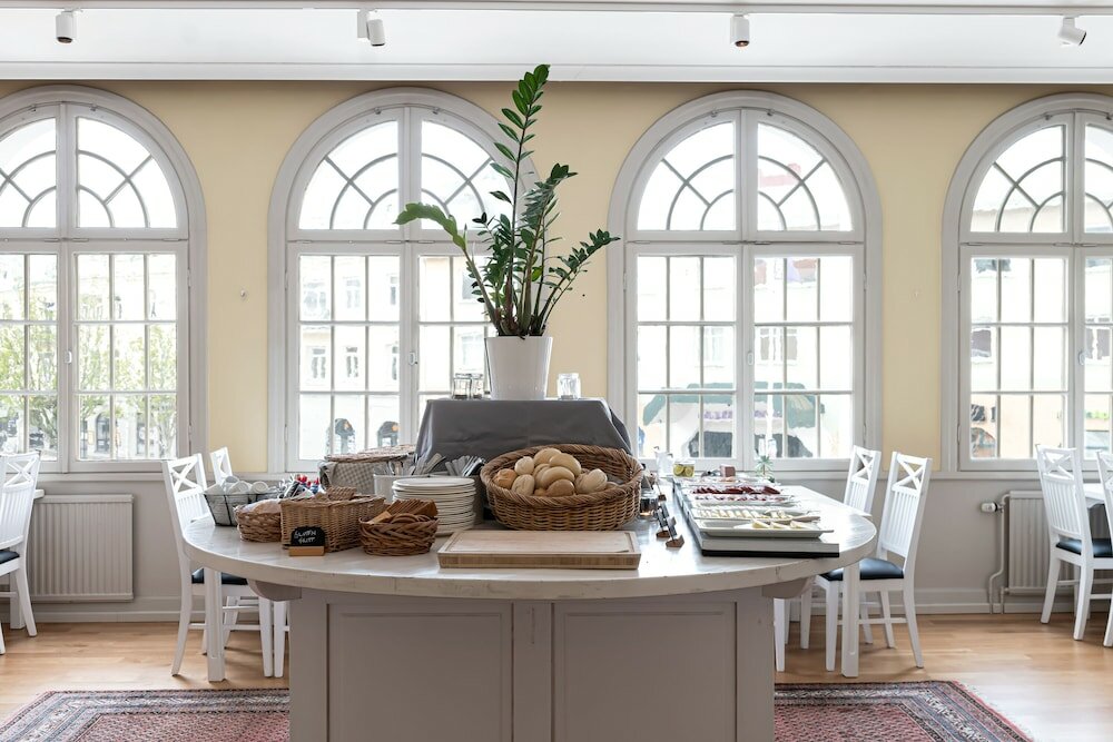 Фото Hotel Bishops Arms Strängnäs