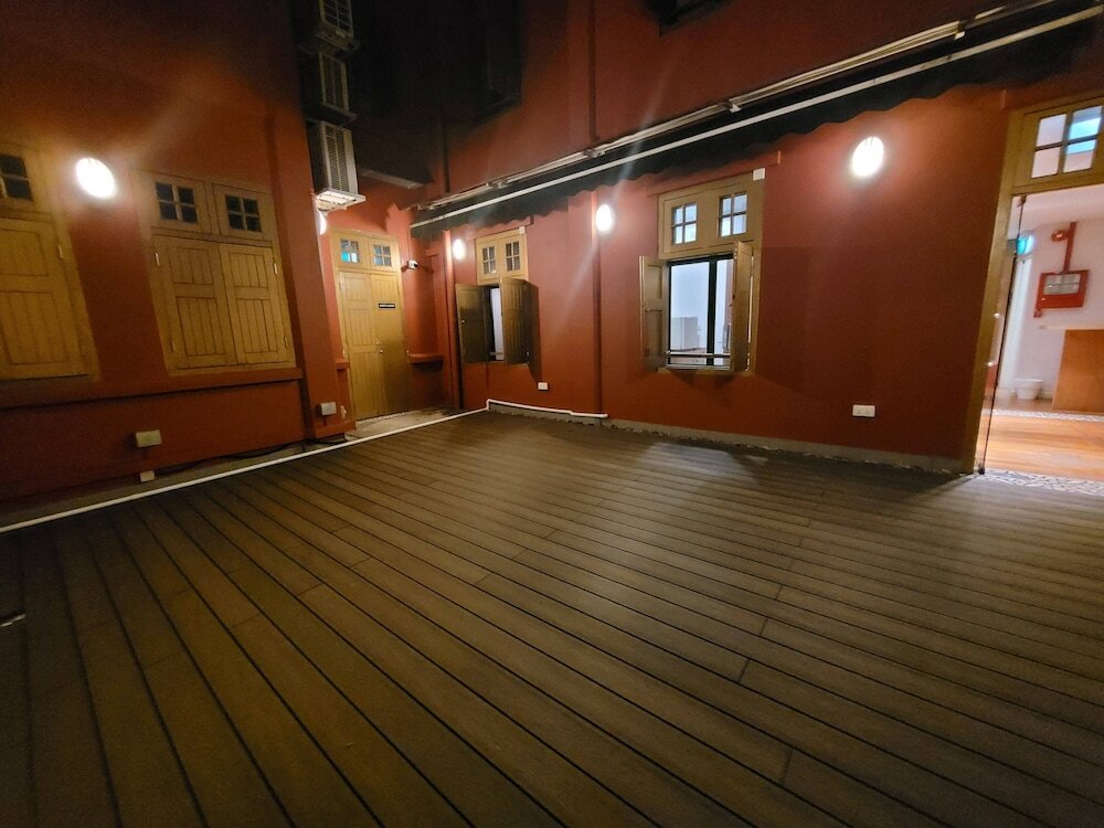 Фото Wink at Upper Cross Street