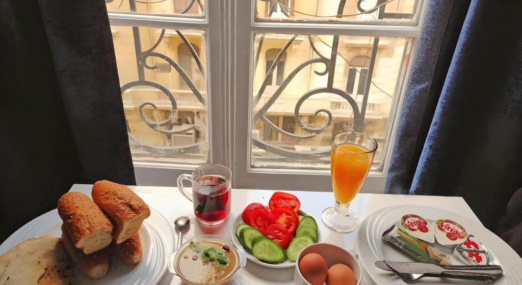 Фото Travelers House Hostel