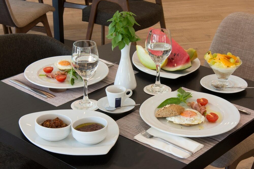 Фото Athens Avenue Hotel