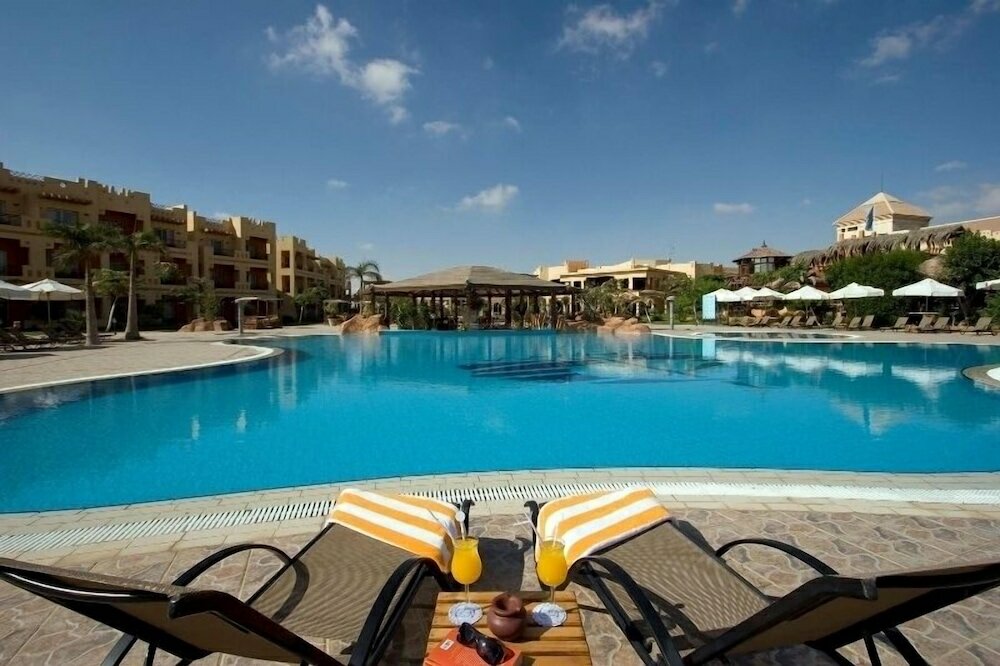 Фото Swiss Inn Pyramids Golf Resort