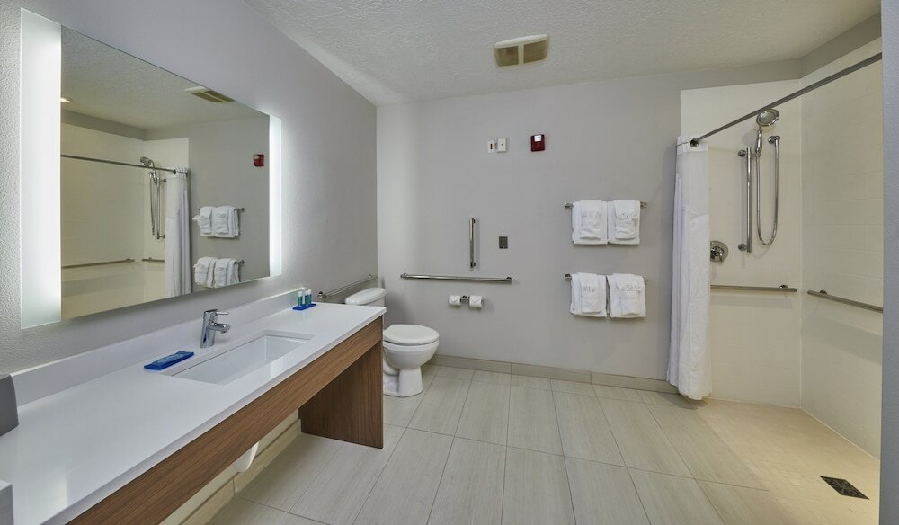 Фото Holiday Inn Express Hotel & Suites Medford-Central Point, an Ihg Hotel