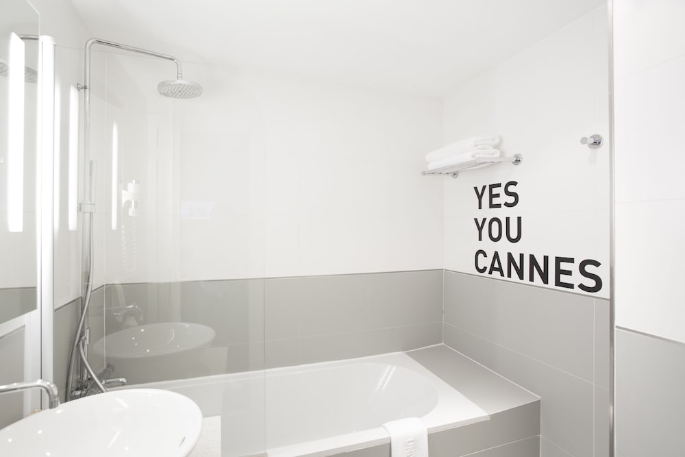 Фото Cannes Centre Univers