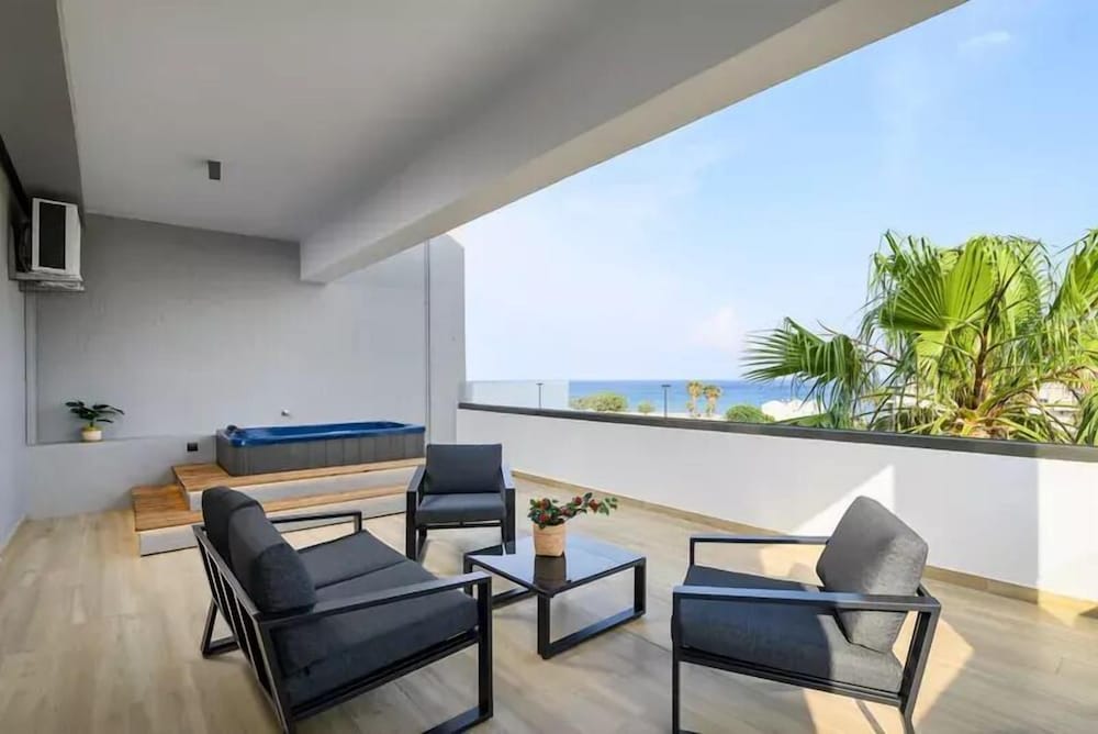 Фото Nicolas Grand Suites - Adults Only