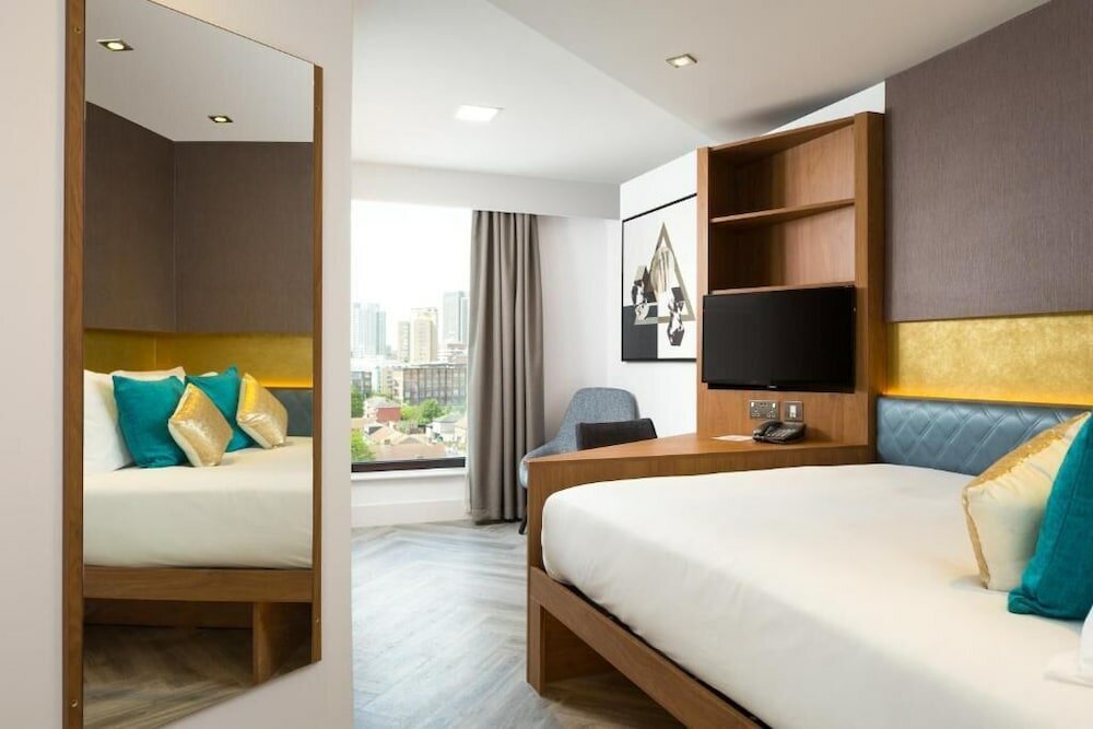 Фото Roomzzz London Stratford