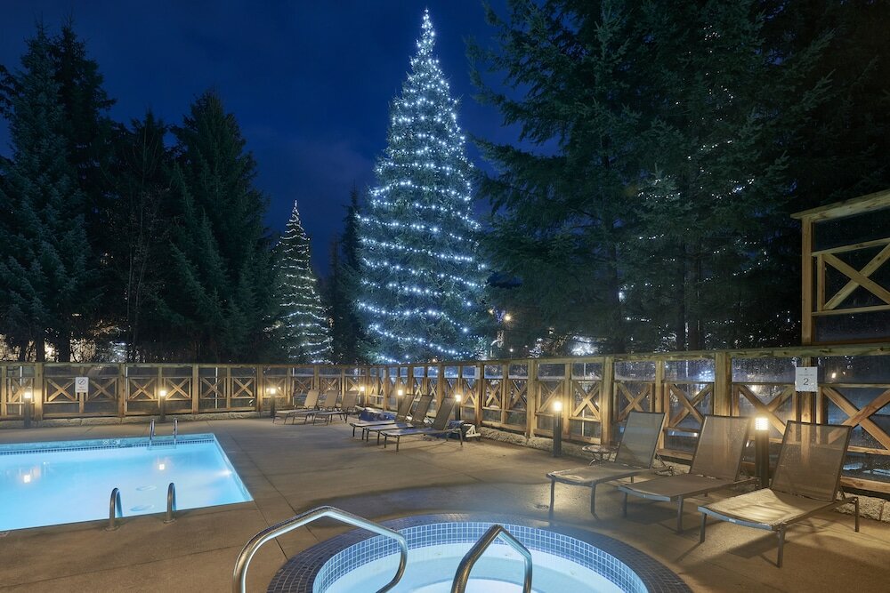 Фото Delta Hotels by Marriott Whistler Village Suites