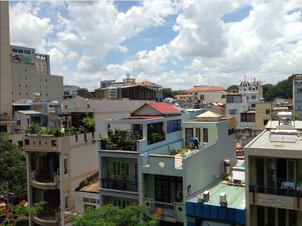 Фото The Luxe Hotel