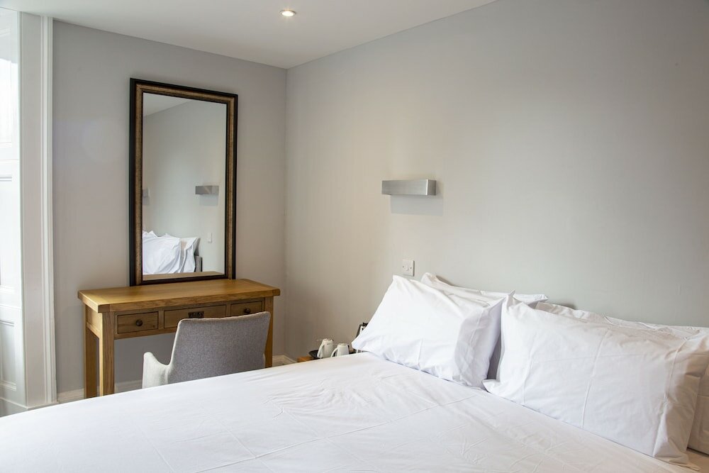 Фото Crown Court Hotel & Bar