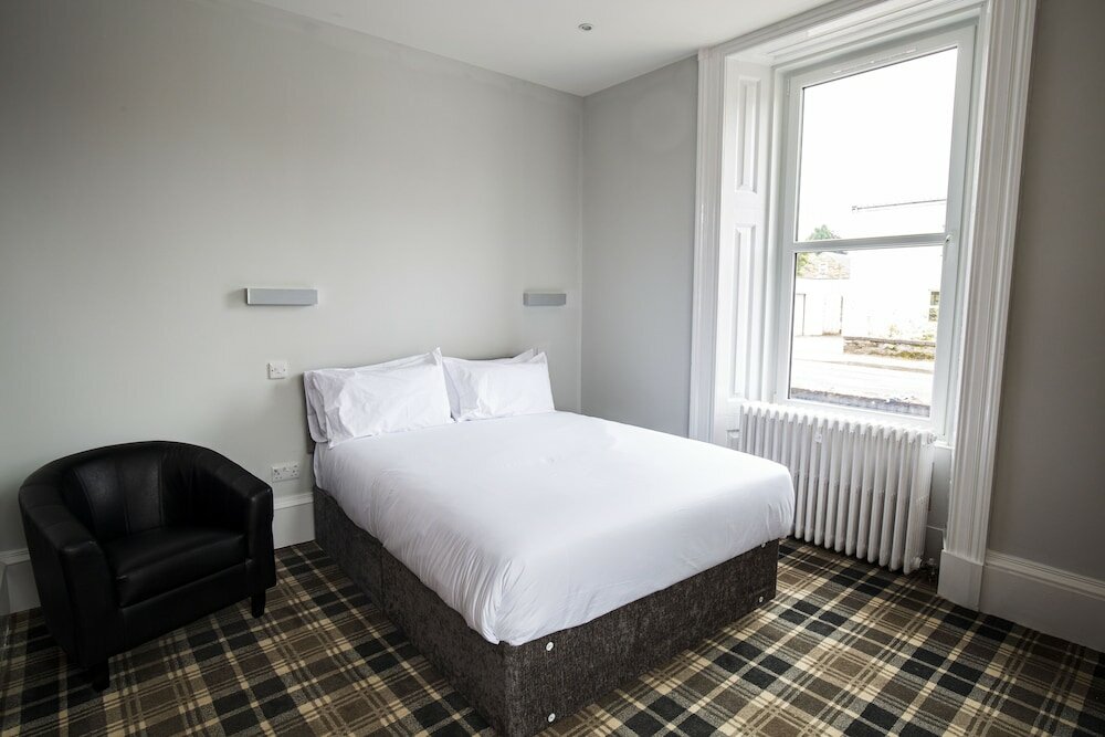 Фото Crown Court Hotel & Bar