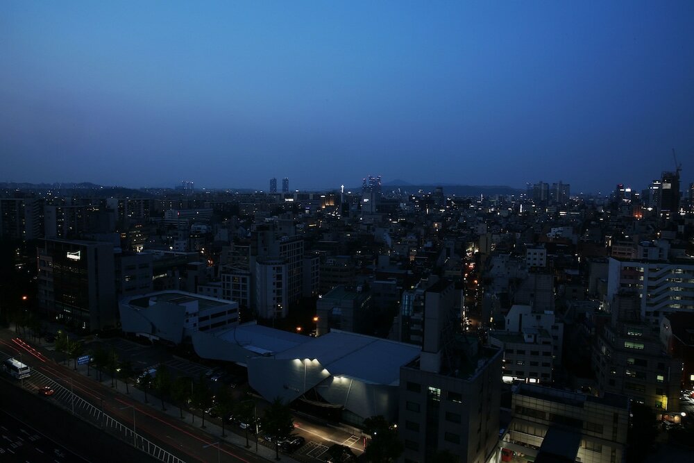 Фото The Riverside Hotel