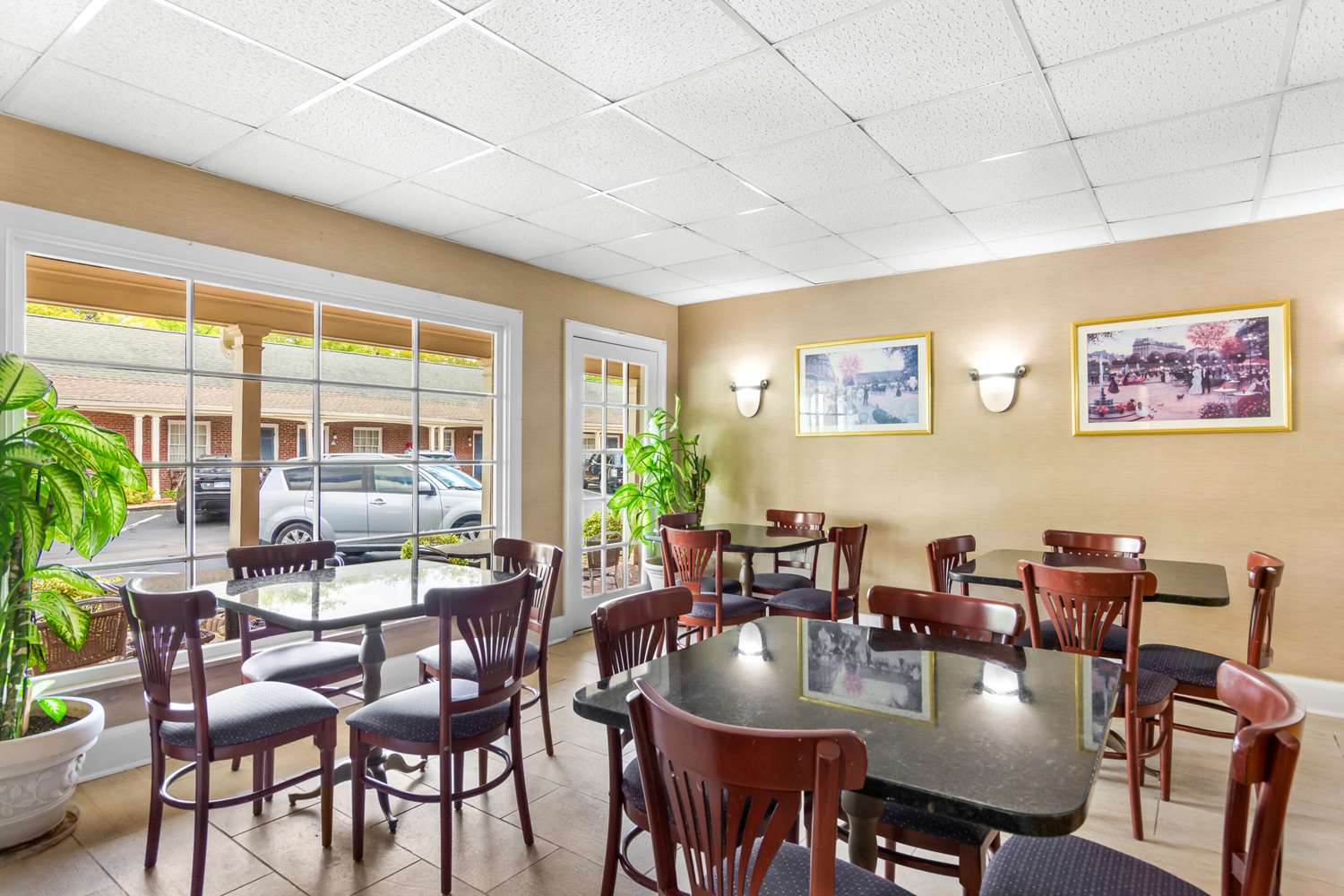 Фото Rodeway Inn Historic