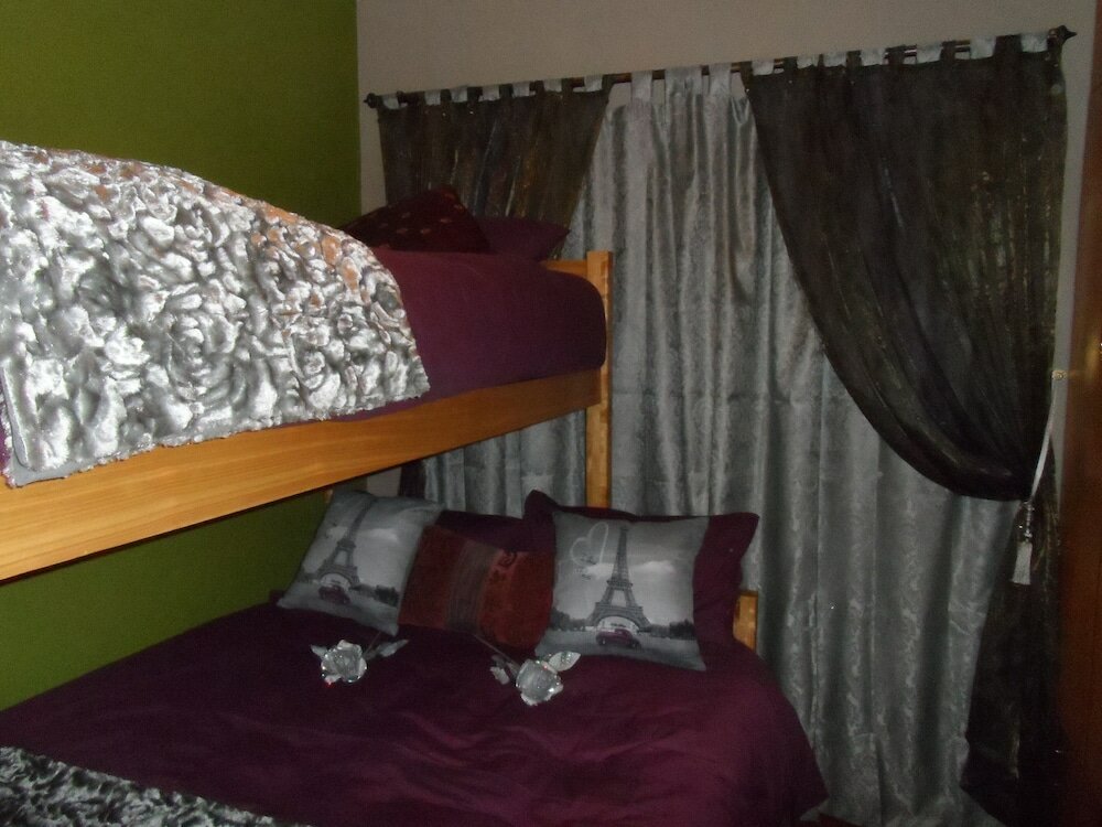 Фото A Cherry Lane Self Catering and B&b