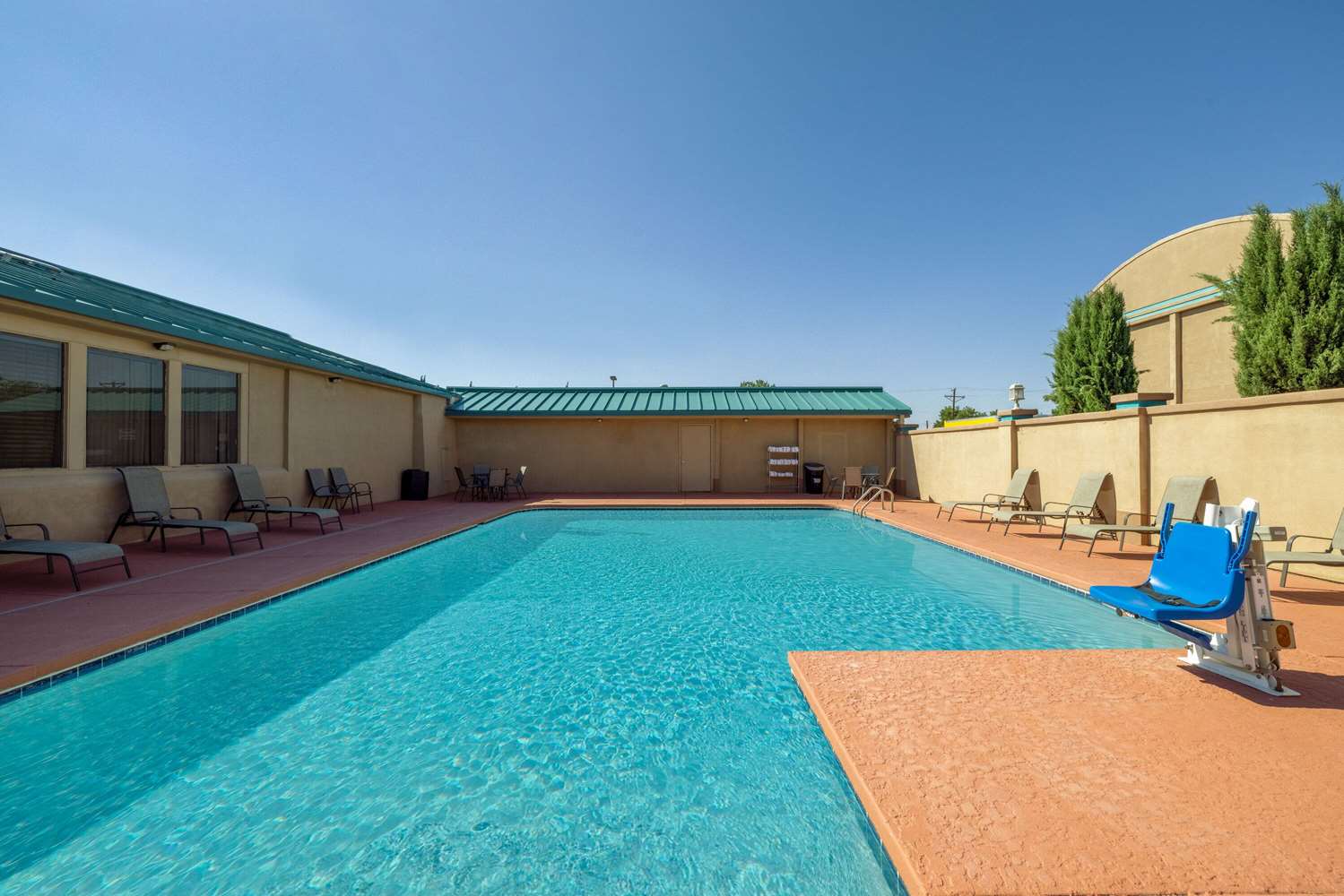 Фото Days Inn by Wyndham Roswell