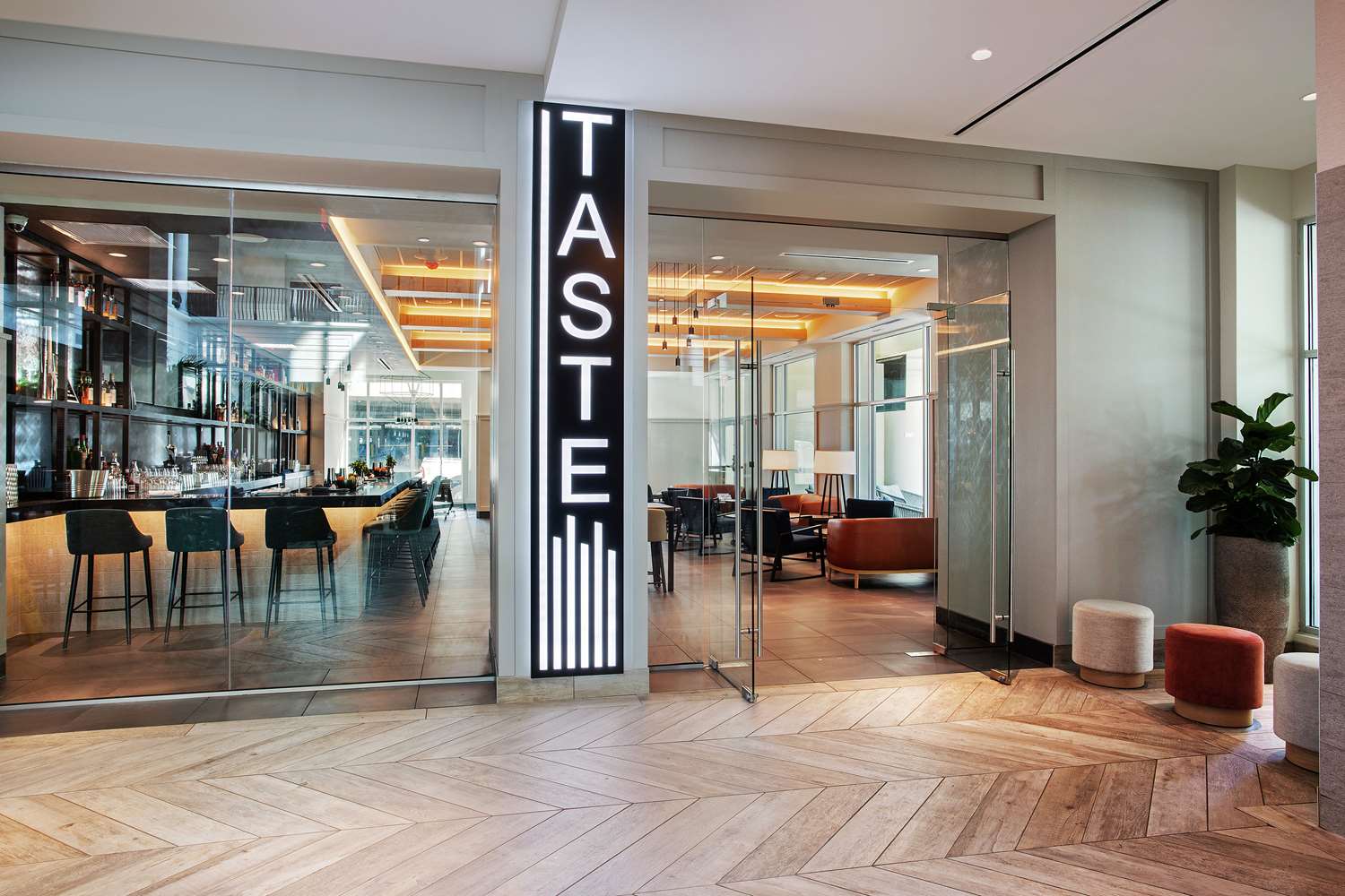 Фото Embassy Suites Tampa Downtown