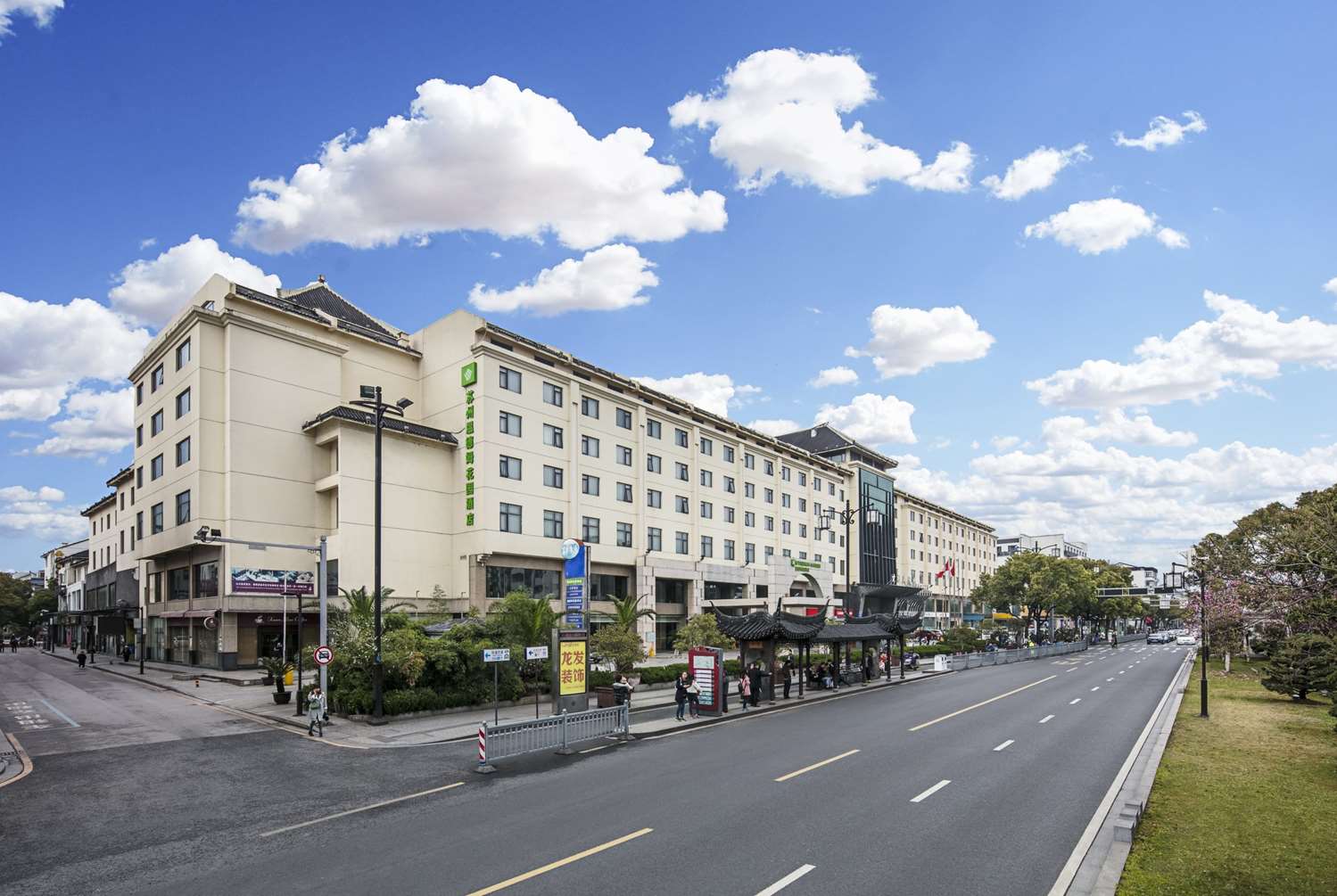 Фото отеля 1