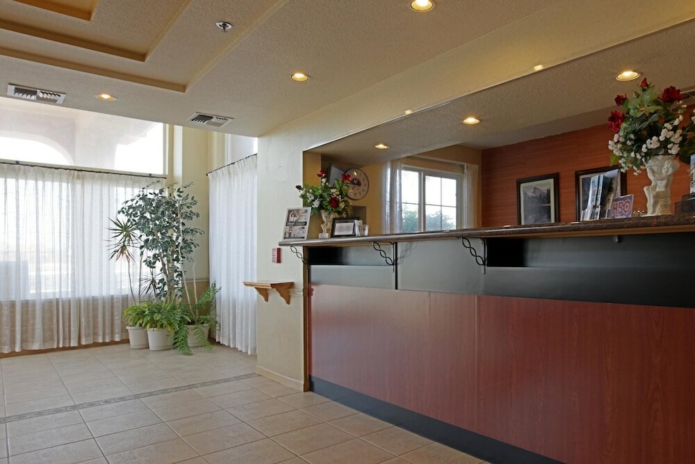 Фото Americas Best Value Inn Manteca