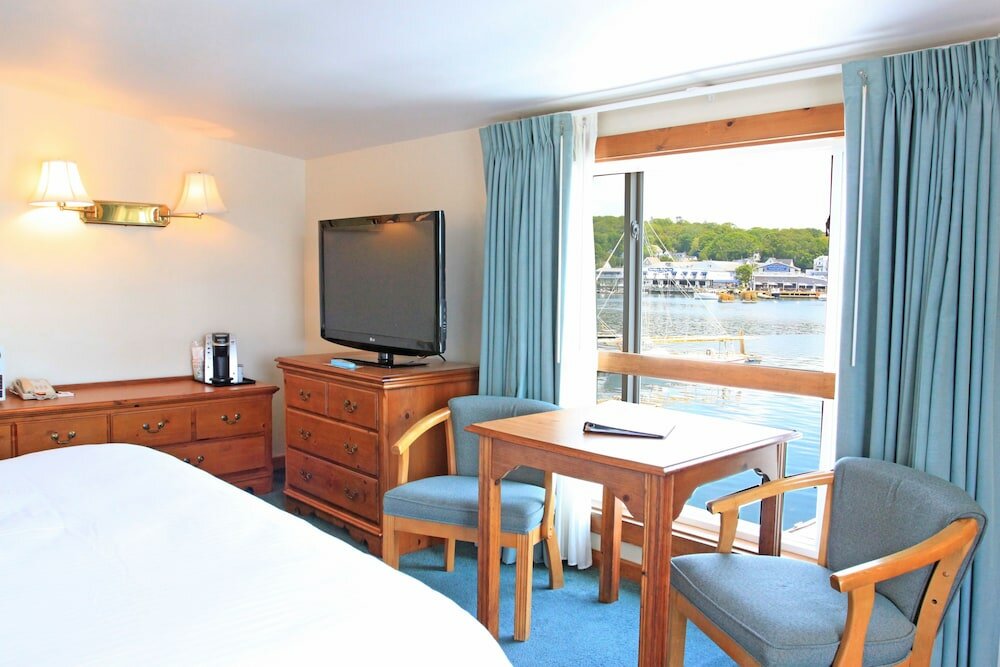 Фото Tugboat Inn