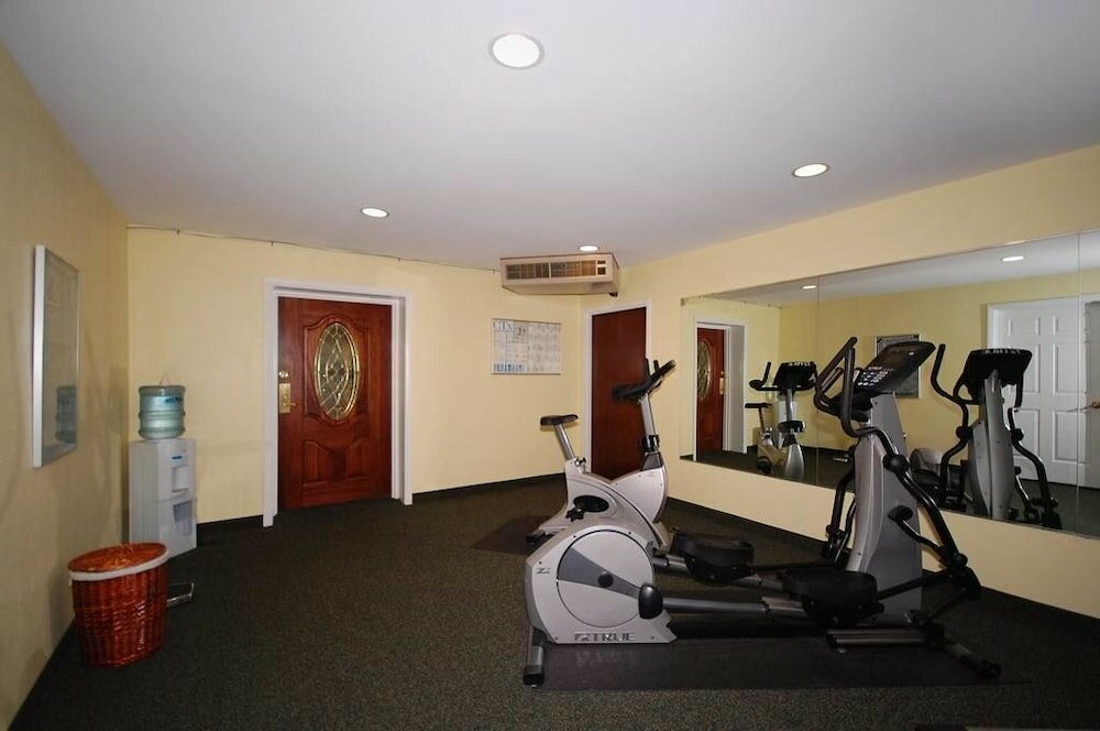 Фото Best Western Plus The Inn at Hampton