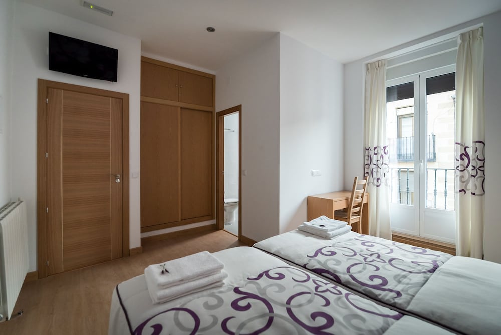 Фото Hostal Carracedo