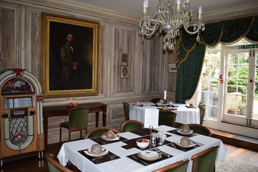 Фото Harmondsworth Hall Guest House Heathrow