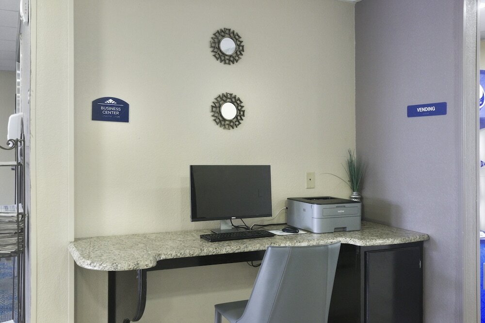 Фото Microtel Inn & Suites by Wyndham Meridian