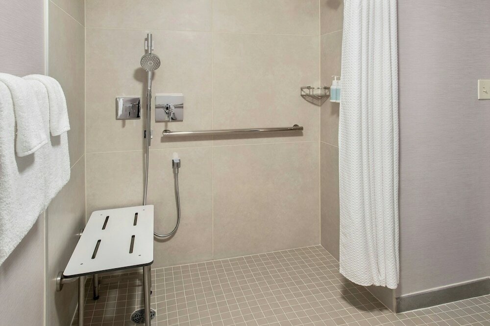 Фото Courtyard by Marriott Newark Elizabeth