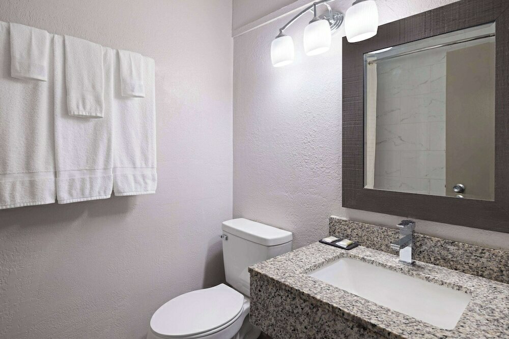 Фото Days Inn by Wyndham Salisbury, Nc