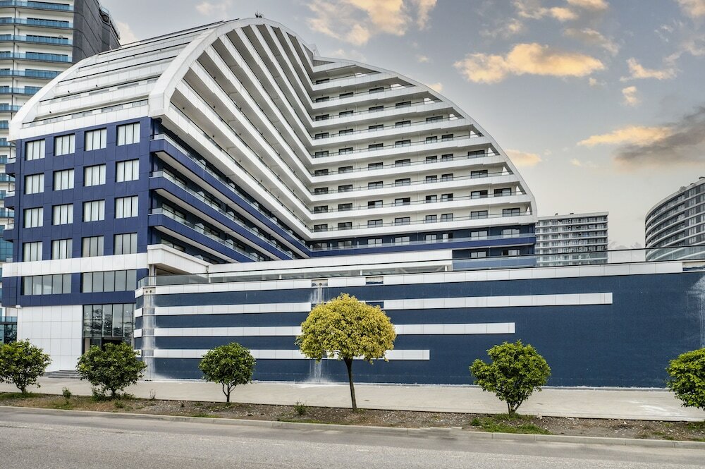 Фото The Grandeur Hotel