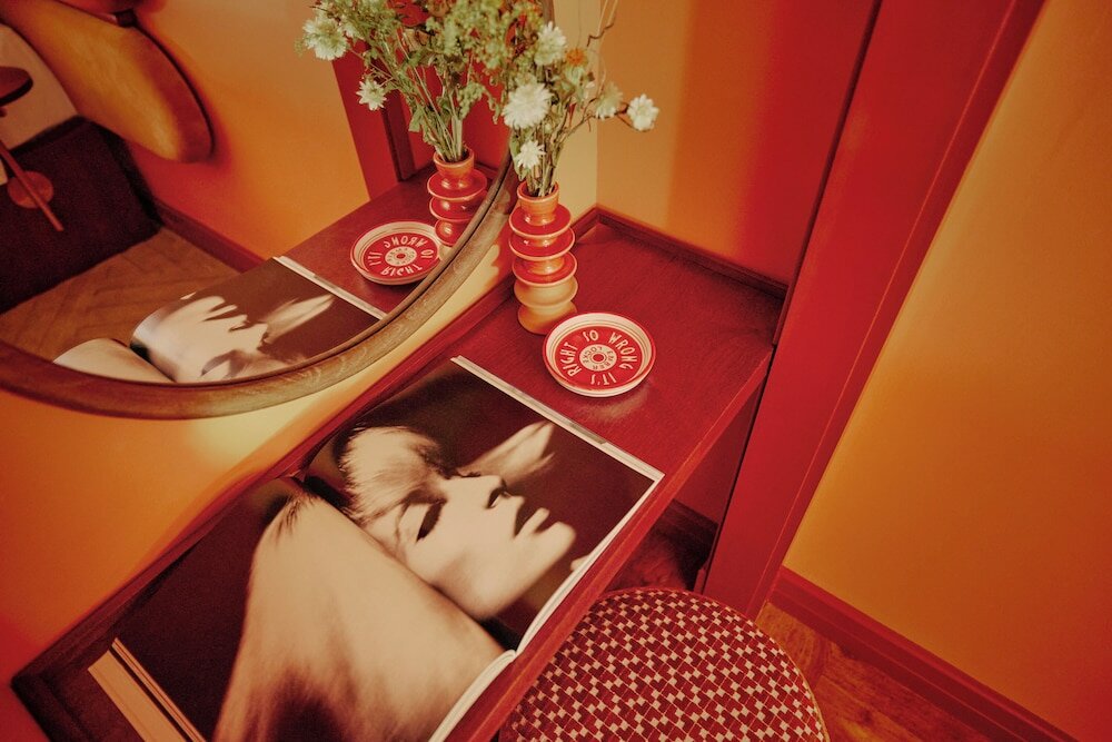 Фото Ember Locke Kensington