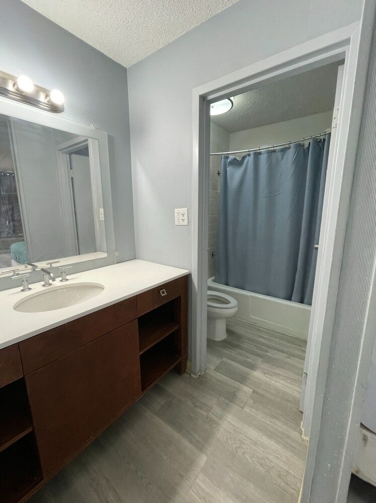 Фото Lamplighter Inn by Oyo Charlotte Airport Area