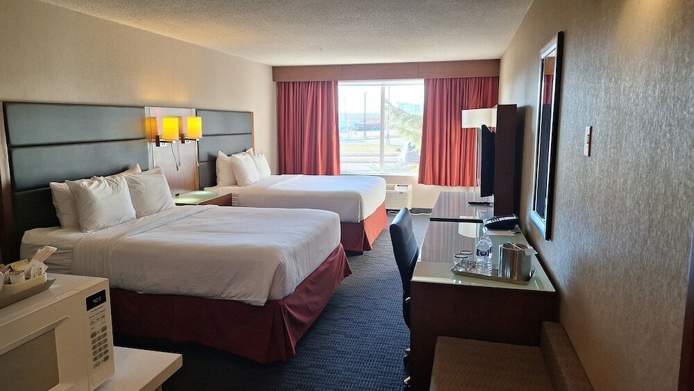 Фото Radisson Hotel & Suites Fort McMurray