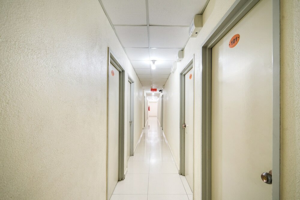 Фото Oyo 301 River Inn Hotel