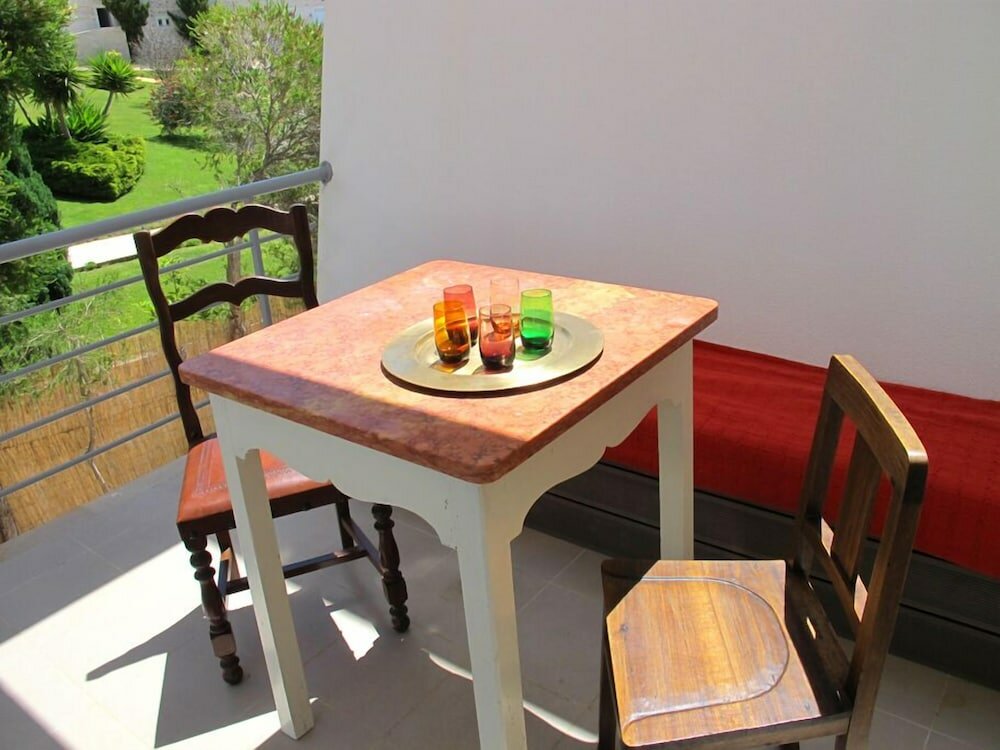 Фото Хостел Ericeira Chill Hill Hostel & Private Rooms