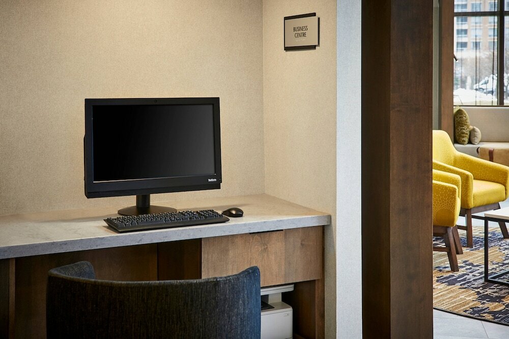 Фото Delta Hotels Toronto Mississauga