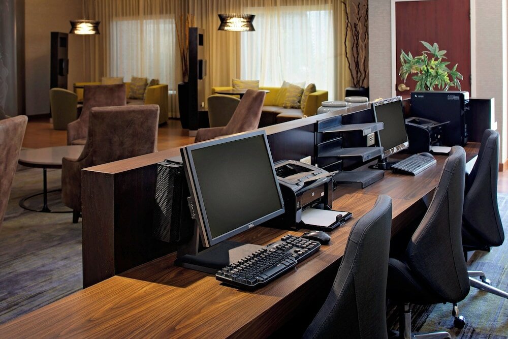 Фото Courtyard by Marriott Long Island MacArthur Airport