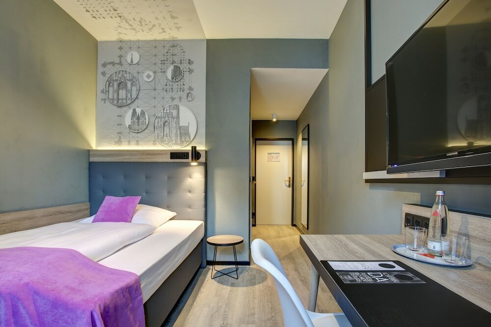 Фото Boutique 003 Koln am Dom