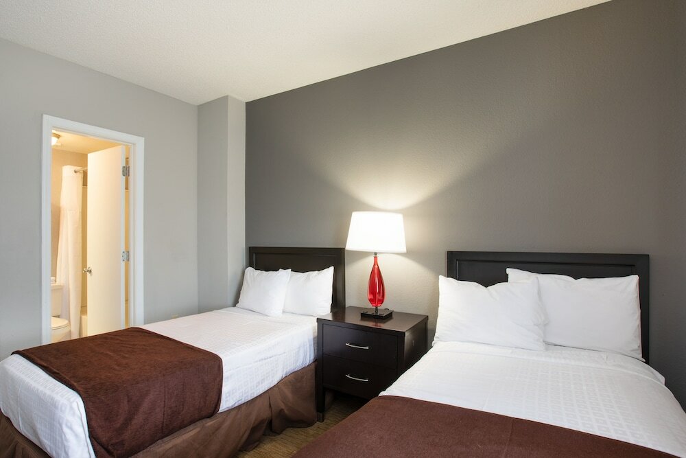 Фото Enclave Hotel & Suites Orlando, a staySky Hotel & Resort
