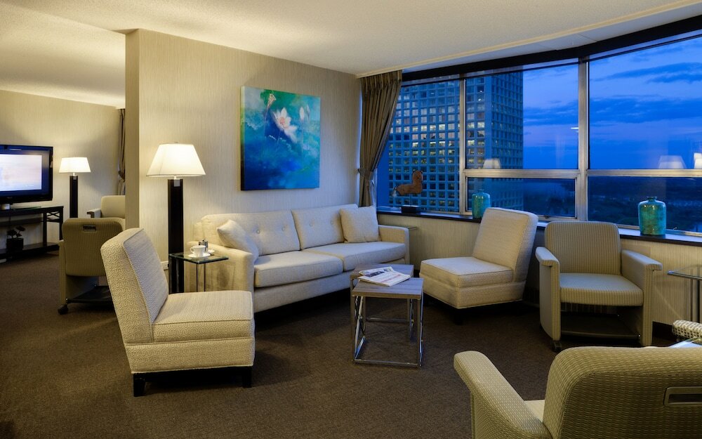 Фото Chateau Lacombe Hotel