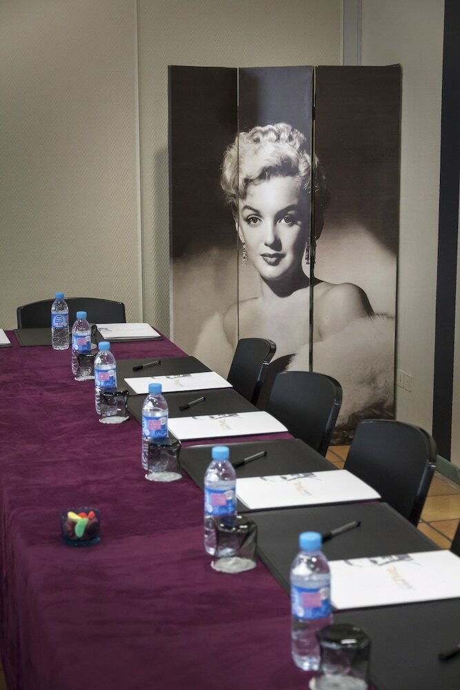 Фото Hôtel Arles Plaza