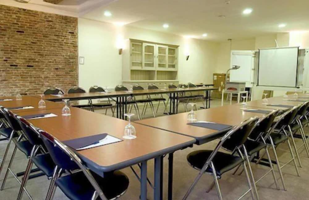 Фото Ghent River Hotel