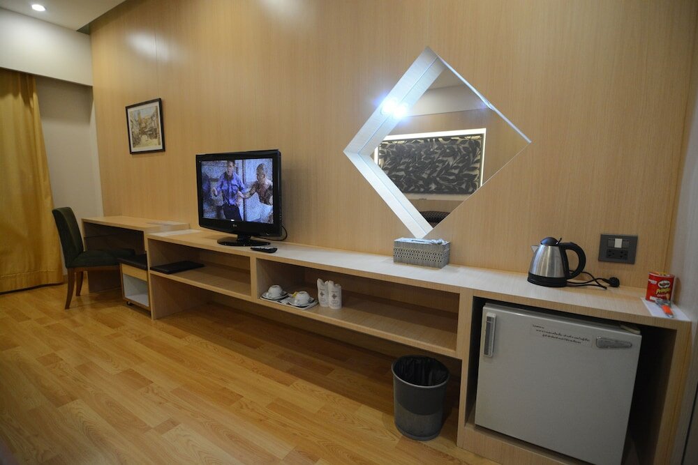 Фото Charoen Hotel