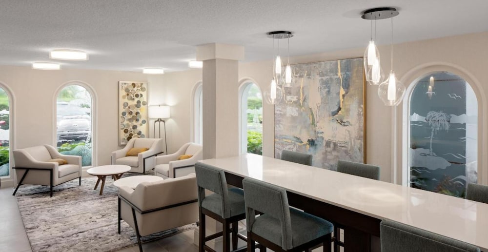 Фото Fairfield Inn And Suites by Marriott Palm Beach